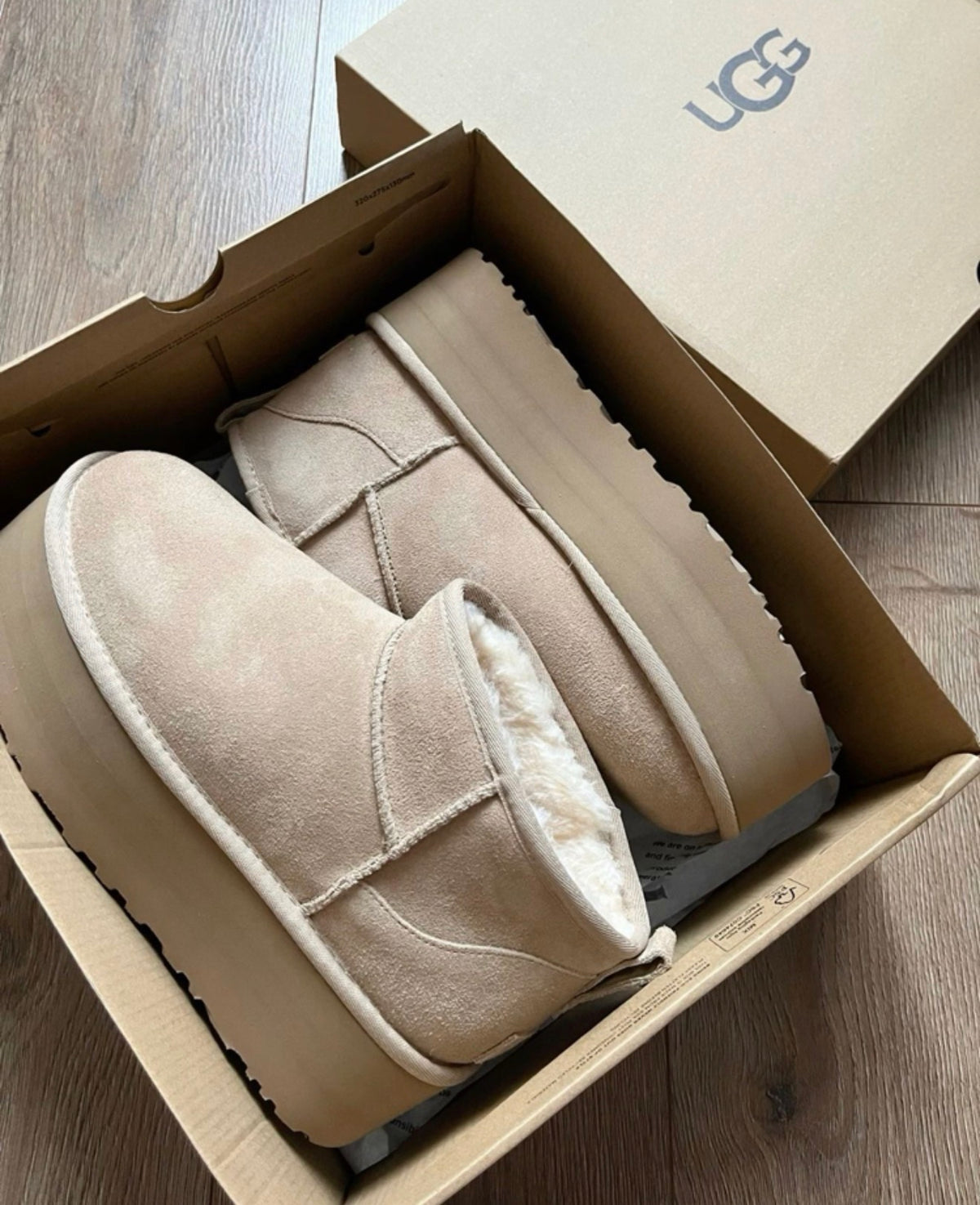 UGG Platform Crem